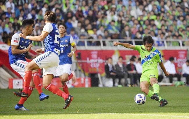 Màn chạm trán nảy lửa giữa Shonan Belmare vs Yokohama Marinos