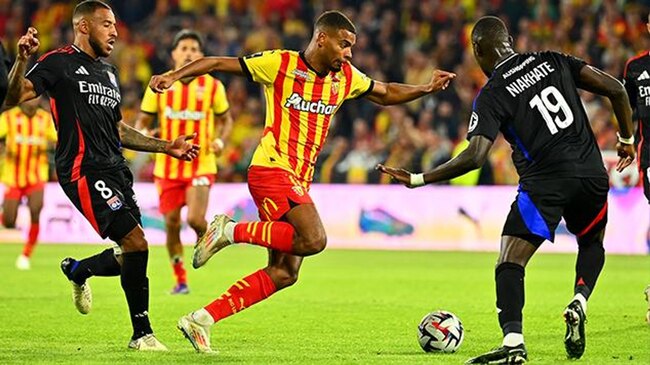 Màn chạm trán nảy lửa giữa Lens vs Lyonnais