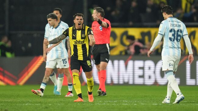 Màn chạm trán nảy lửa giữa Racing Club vs CA Penarol